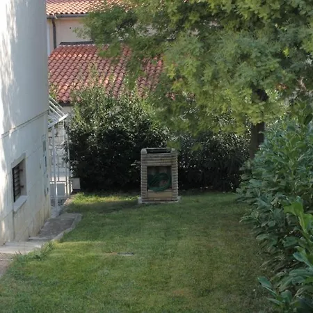 Apartmán With A Parking Space Banjole, - 7488 *