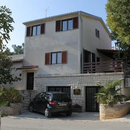 Apartments With A Parking Space Banjole, Pula - 7488 Apartment Pula