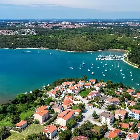 With A Parking Space Banjole, - 7488 Apartmán