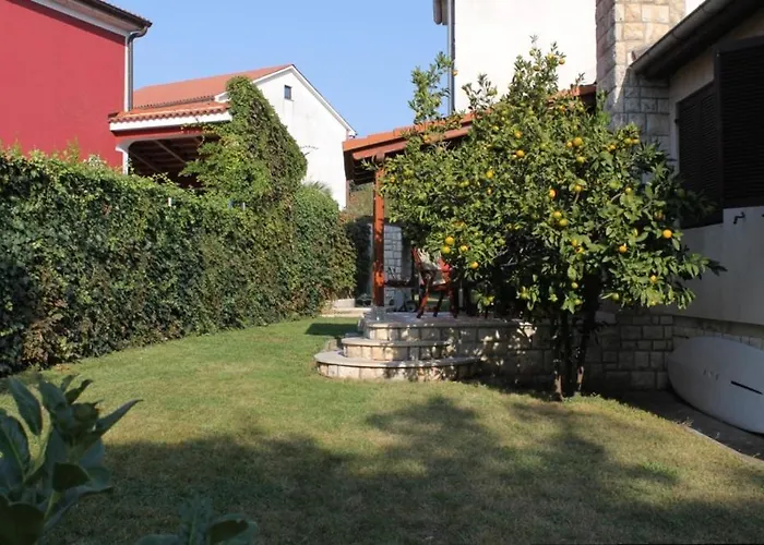 With A Parking Space Banjole, - 7488 Lejlighed *