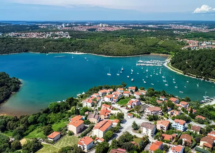 With A Parking Space Banjole, - 7488 Lejlighed